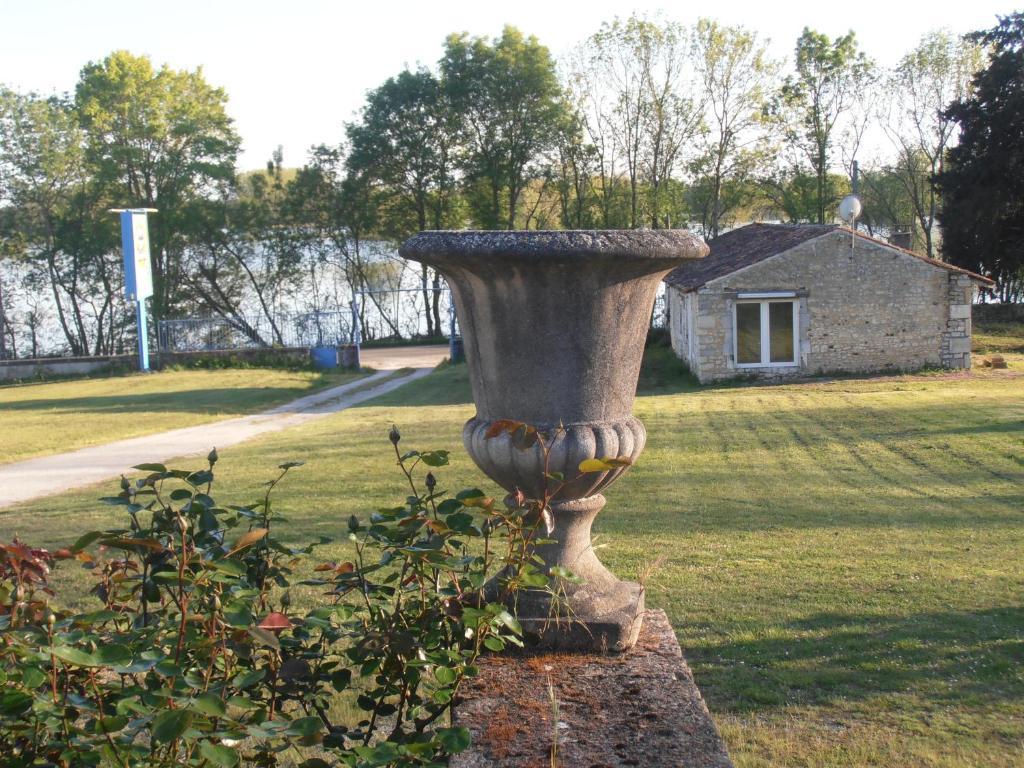ホテルChateau Sainte Marie Dompierre-sur-Charente エクステリア 写真