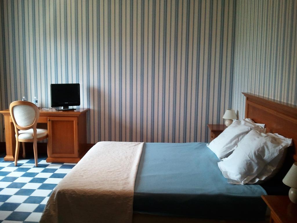ホテルChateau Sainte Marie Dompierre-sur-Charente 部屋 写真
